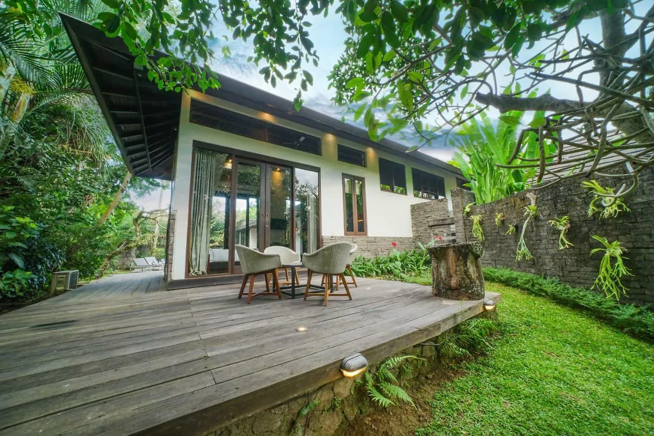 Surya Kembar Villas Ubud 4*,